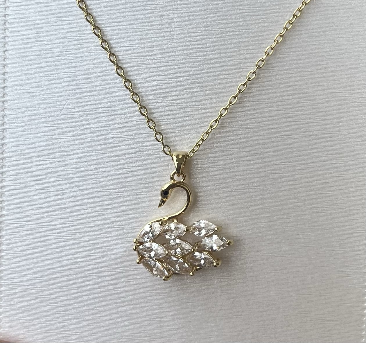 Swan necklace gold